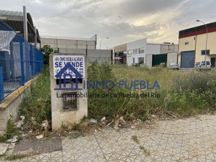 Vista exterior de Terreny industrial en venda en La Puebla del Río