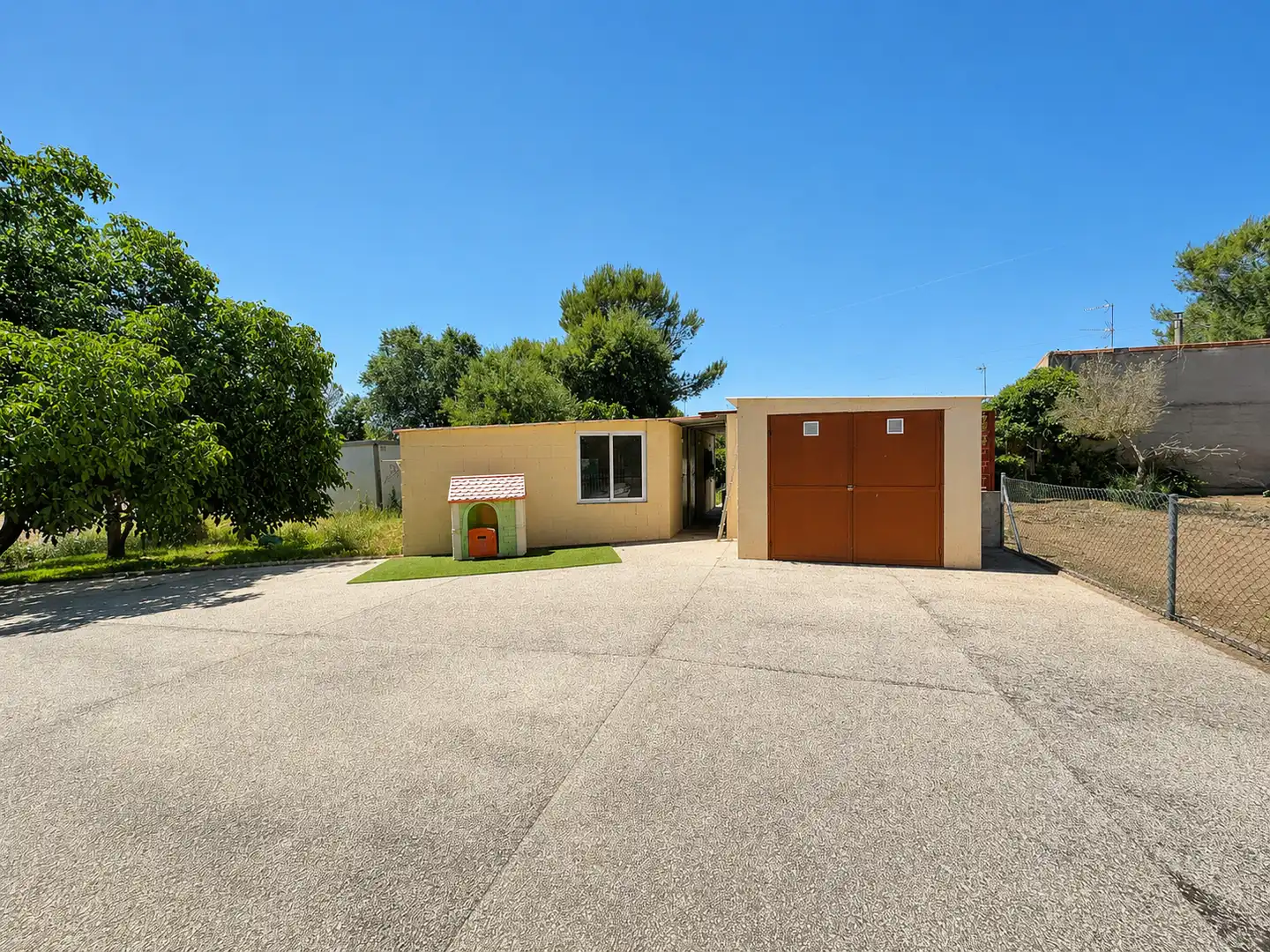 Vista exterior de Casa o chalet en venta en Nuevo Baztán con Aire acondicionado, Calefacción y Jardín privado
