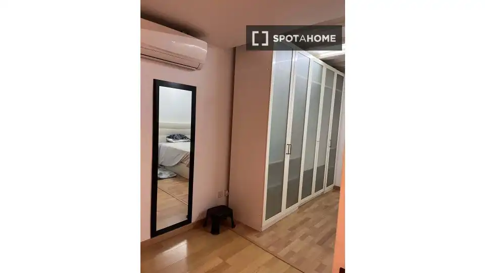 Bedroom of Flat for rent in Barcelona  with Air Conditioner, Heating and Furnished