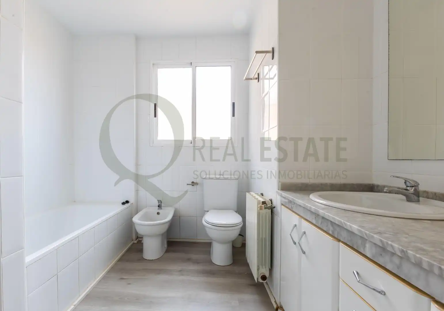 Baño de Casa o chalet en venta en Alicante / Alacant con Jardín privado, Terraza y Trastero