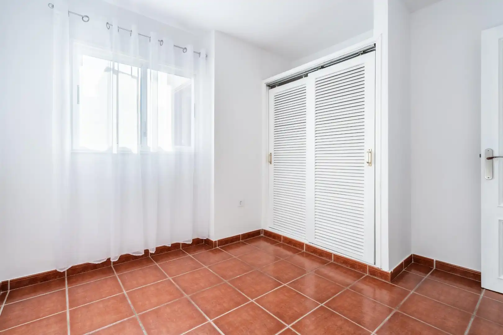 Habitación de Edificio en venta en Arona