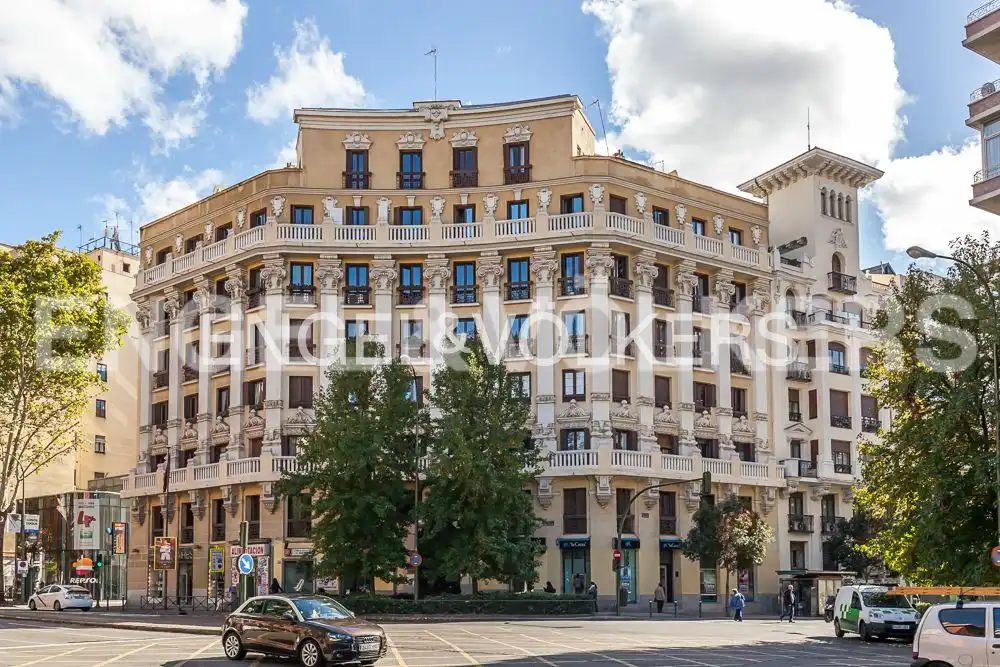 Vista exterior de Àtic en venda en Madrid amb Aire condicionat, Calefacció i Terrassa