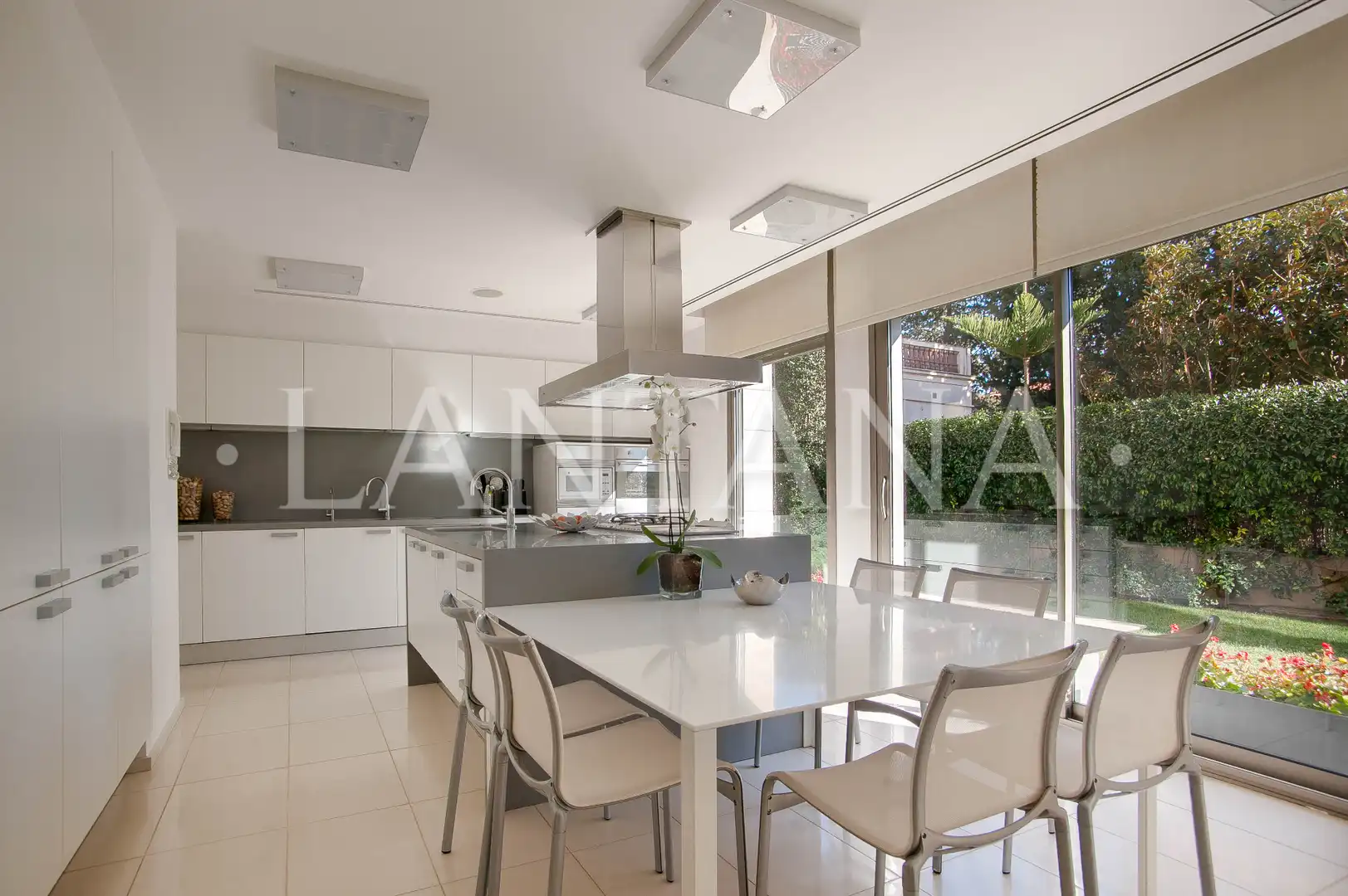 Cocina de Casa o chalet en venta en Barcelona con Aire acondicionado, Calefacción y Jardín privado