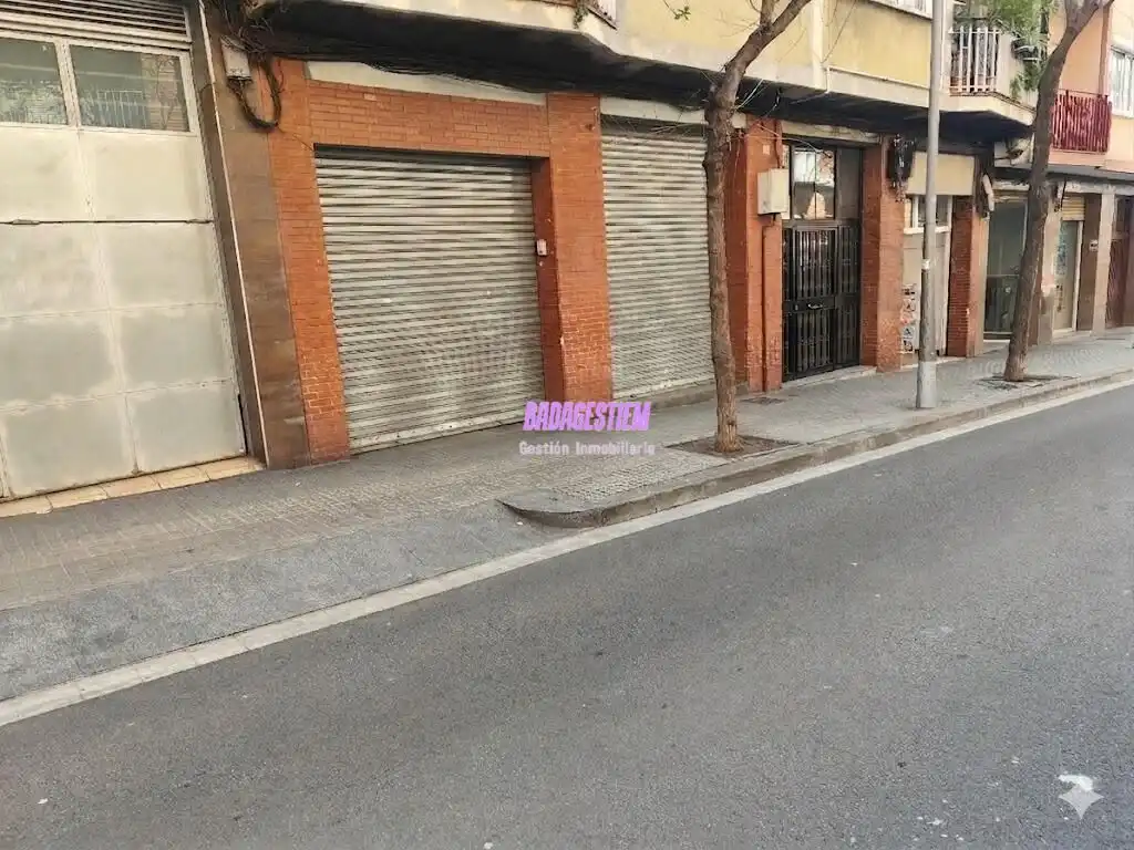 Local comercial en venda a Can Mariner, imagen 2