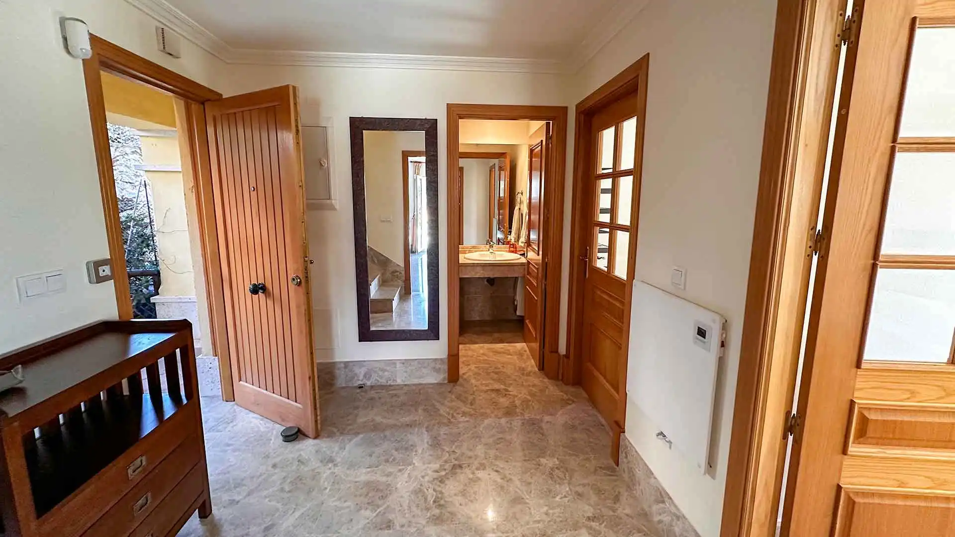 Baño de Casa adosada de alquiler en Marbella con Aire acondicionado, Jardín privado y Terraza