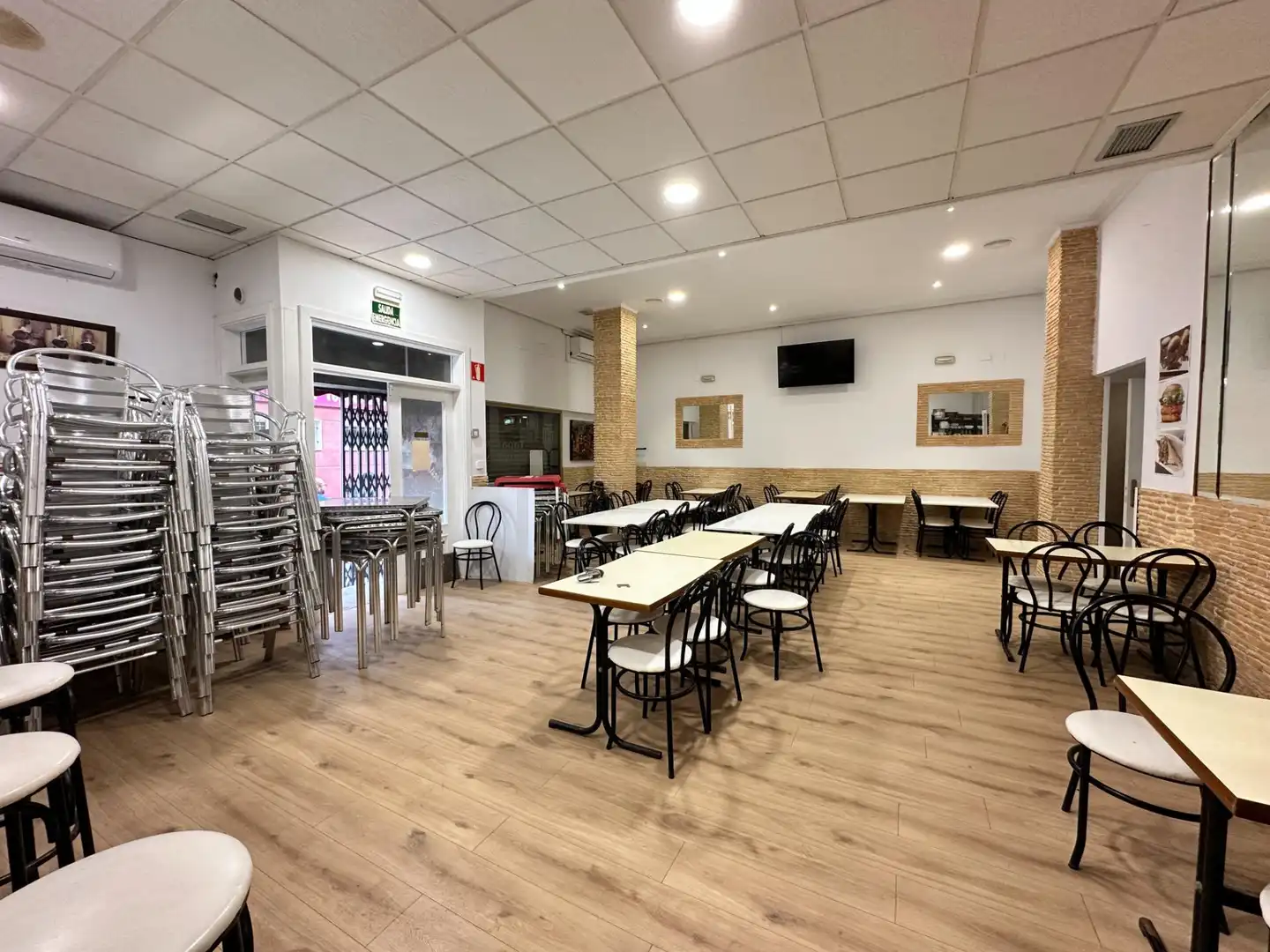 Business premises for sale in Calle de Antonio Tárraga, imagen 2
