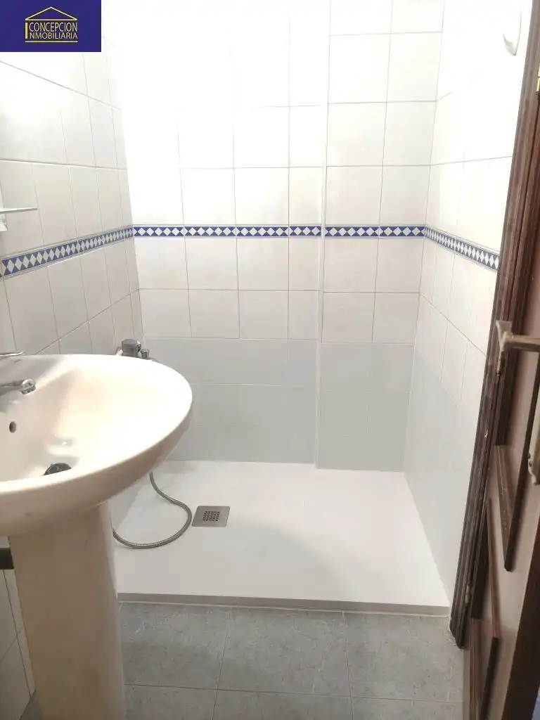Bathroom of Flat for rent in Córdoba  with Air Conditioner, Heating and Furnished