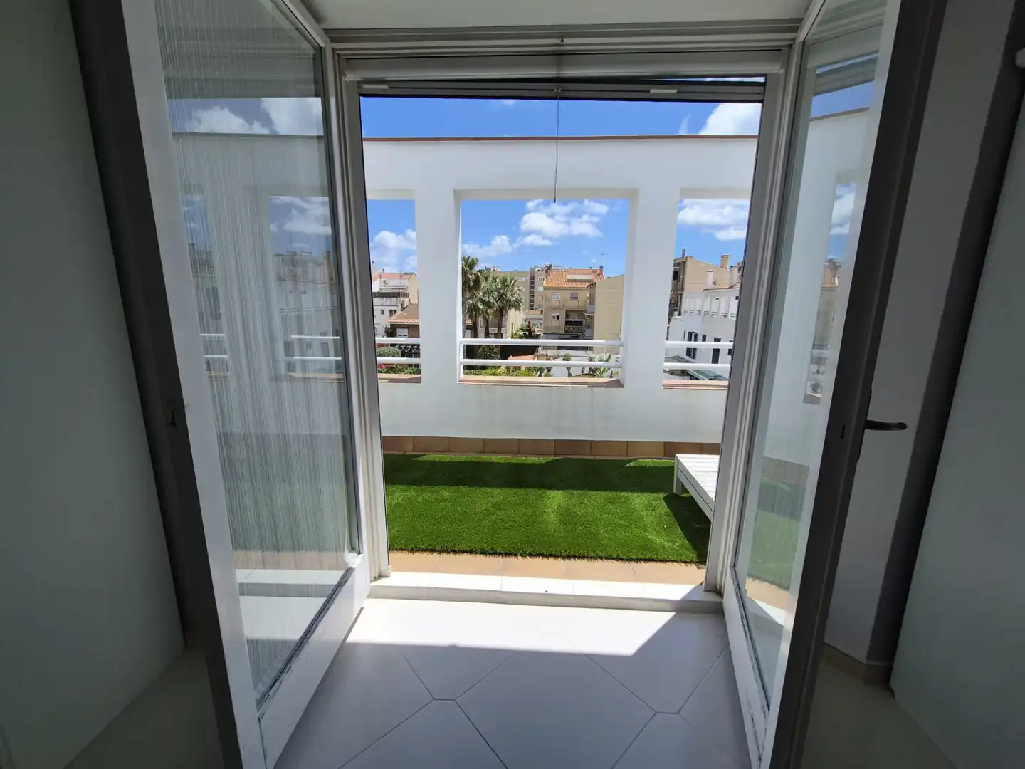 Terrasse von Einfamilien-Reihenhaus zum Verkauf in Calella mit Klimaanlage, Heizung und Privatgarten