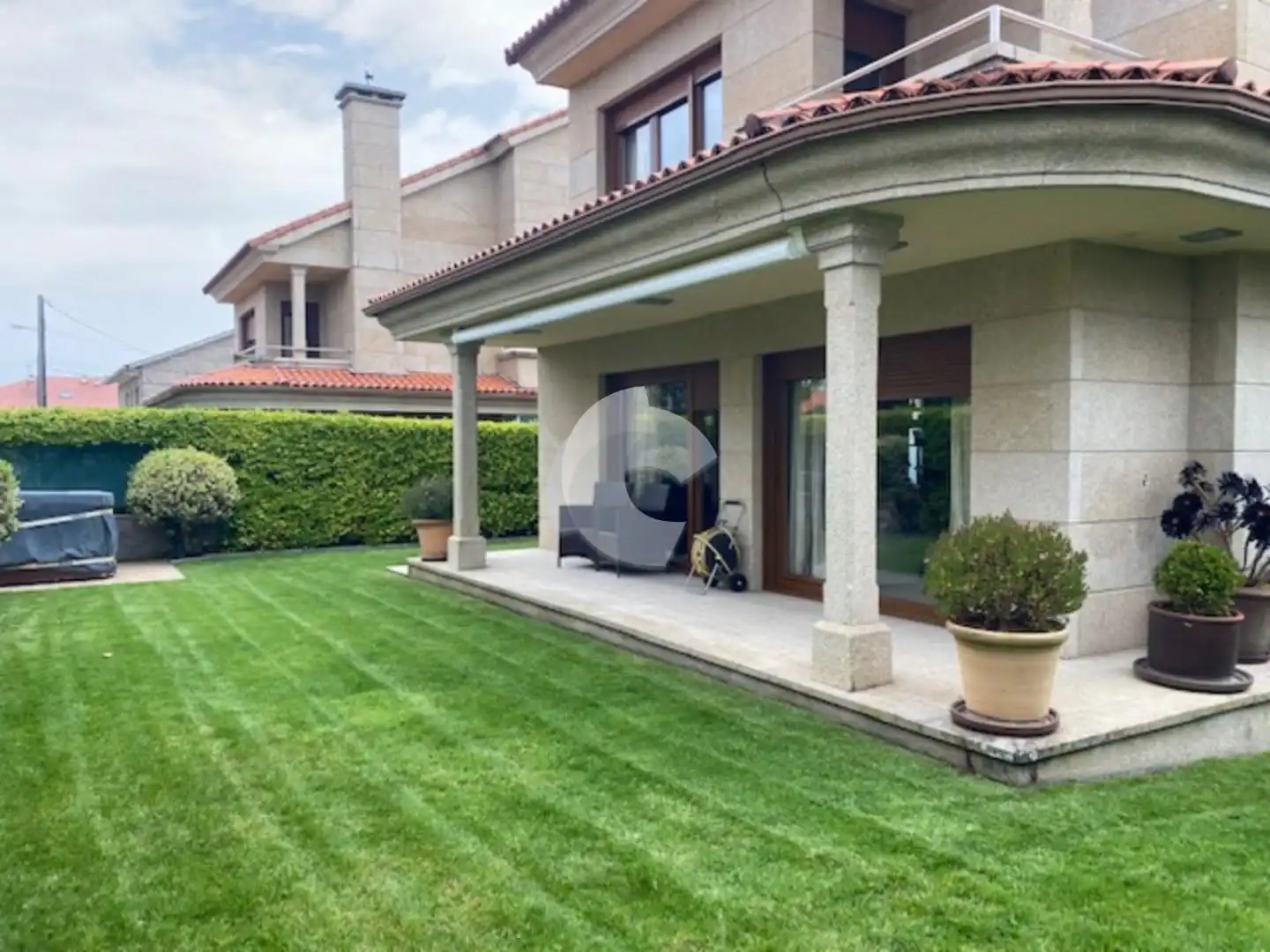 Terrassa de Casa o xalet en venda en Sanxenxo amb Calefacció, Jardí privat i Terrassa