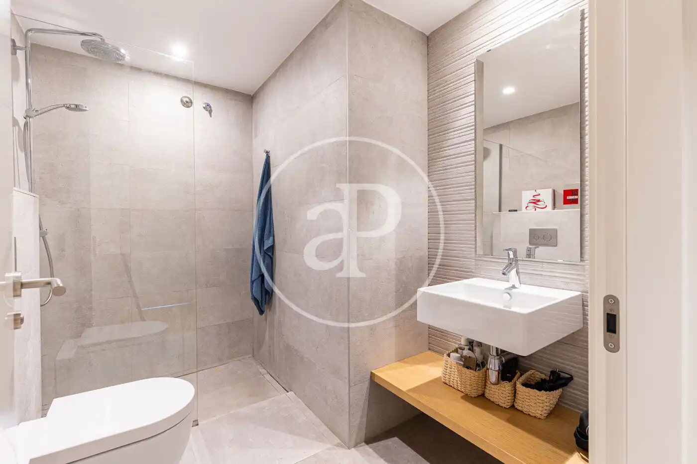 Bathroom of Flat for sale in Sant Cugat del Vallès  with Air Conditioner, Heating and Private garden