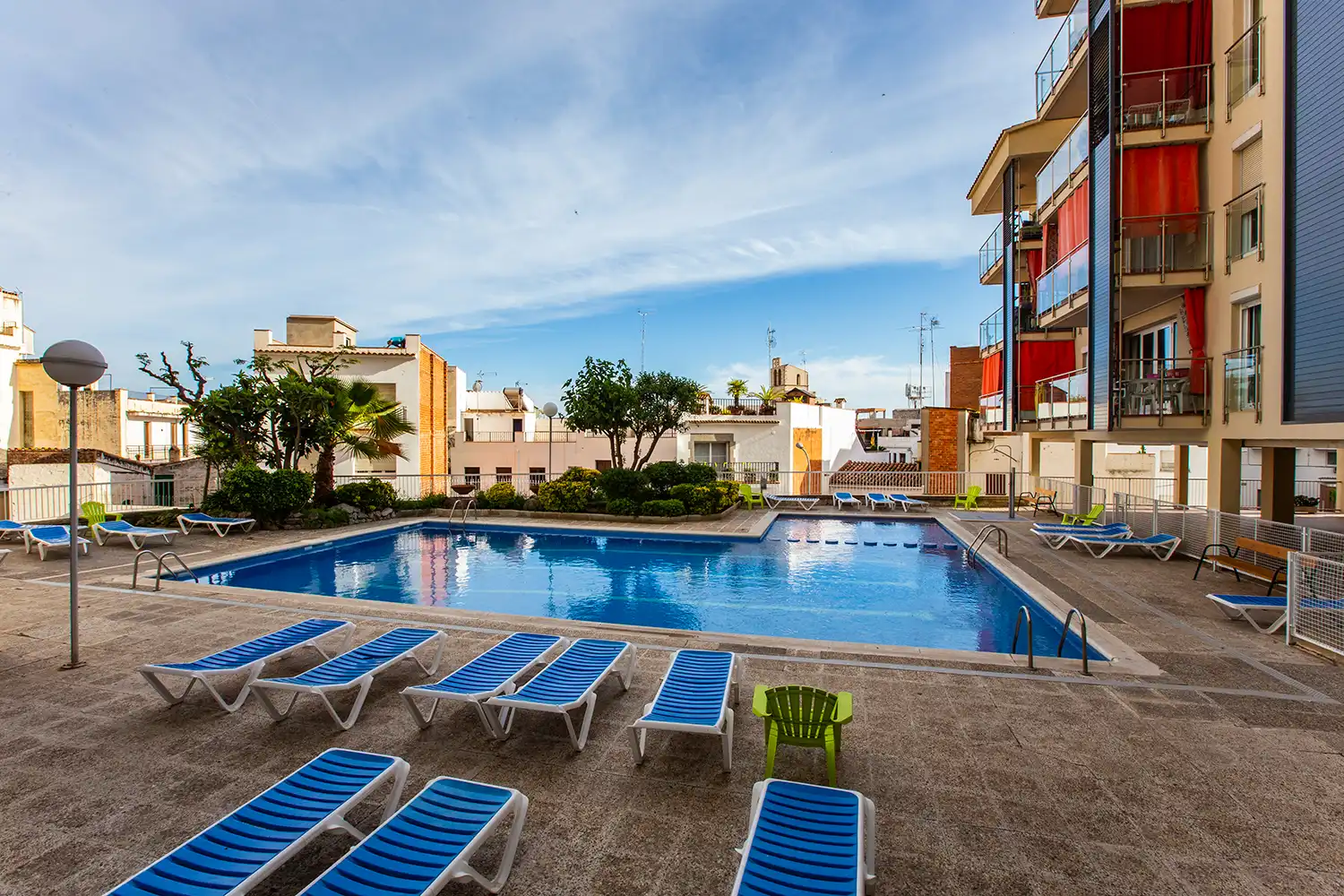 Schwimmbecken von Wohnung zum Verkauf in Sant Pol de Mar mit Terrasse, Ofen und Gemeinschaftspool