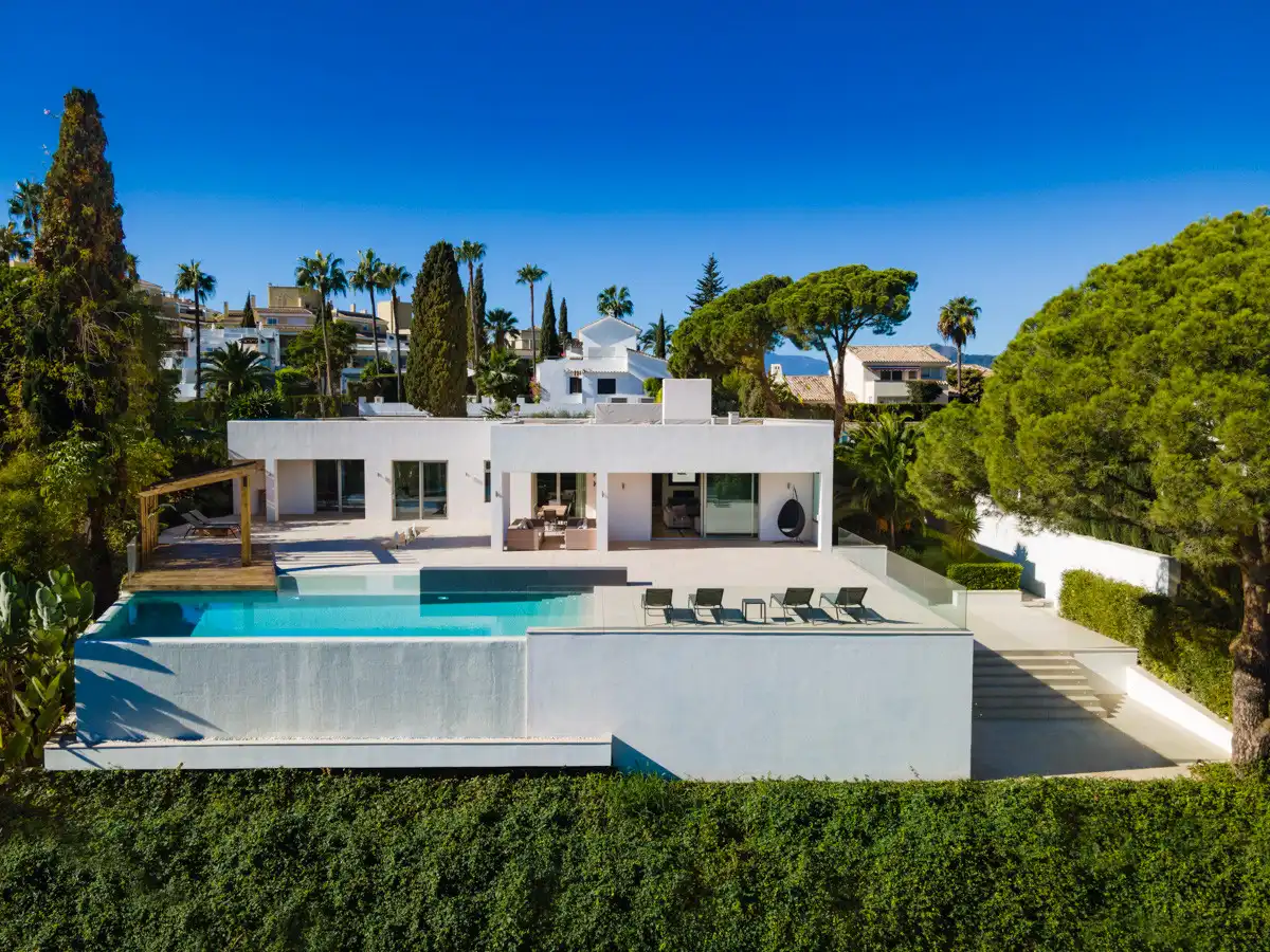 House with pool for sale in Marbella Centro