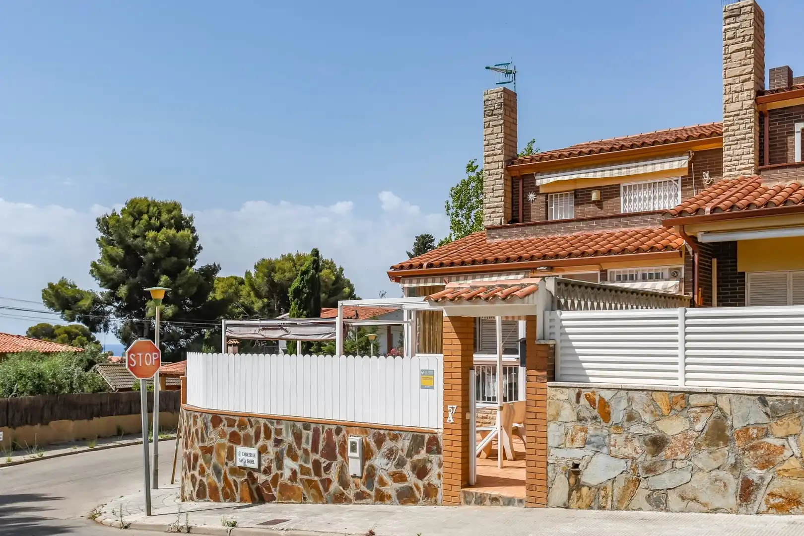 Vista exterior de Casa adosada en venta en El Vendrell con Calefacción, Terraza y Balcón