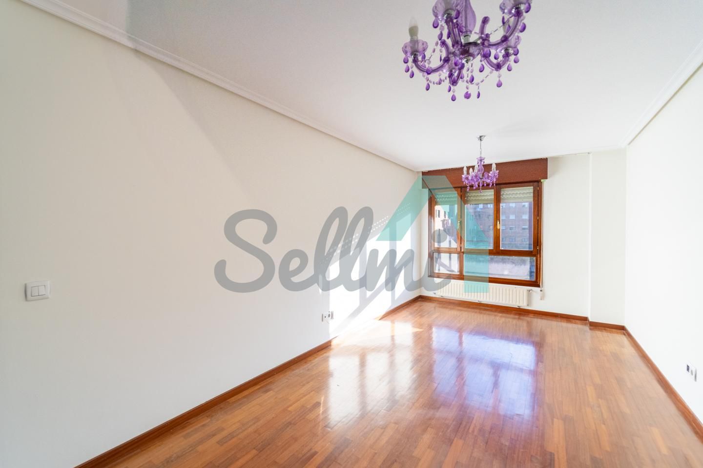 Living room of Flat for sale in Oviedo   with Heating, Parquet flooring and Storage room