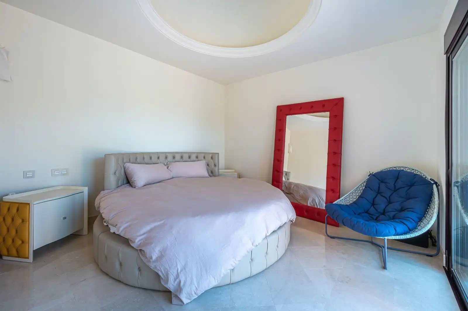 Habitación de Ático en venta en Marbella con Terraza, Trastero y Piscina comunitaria