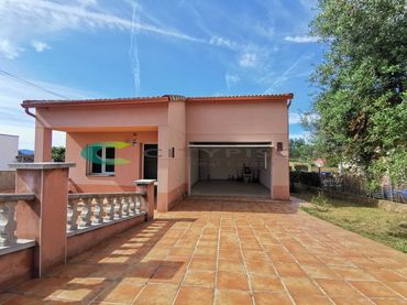 Villa con giardino in vendita a Carrer Oreneta