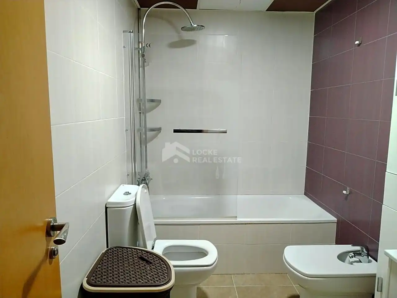 Badezimmer von Wohnung zum Verkauf in Almazora / Almassora mit Klimaanlage, Terrasse und Möbliert
