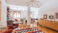 Sala d'estar de Apartament en venda en  Madrid Capital amb Aire condicionat, Calefacció i Terrassa
