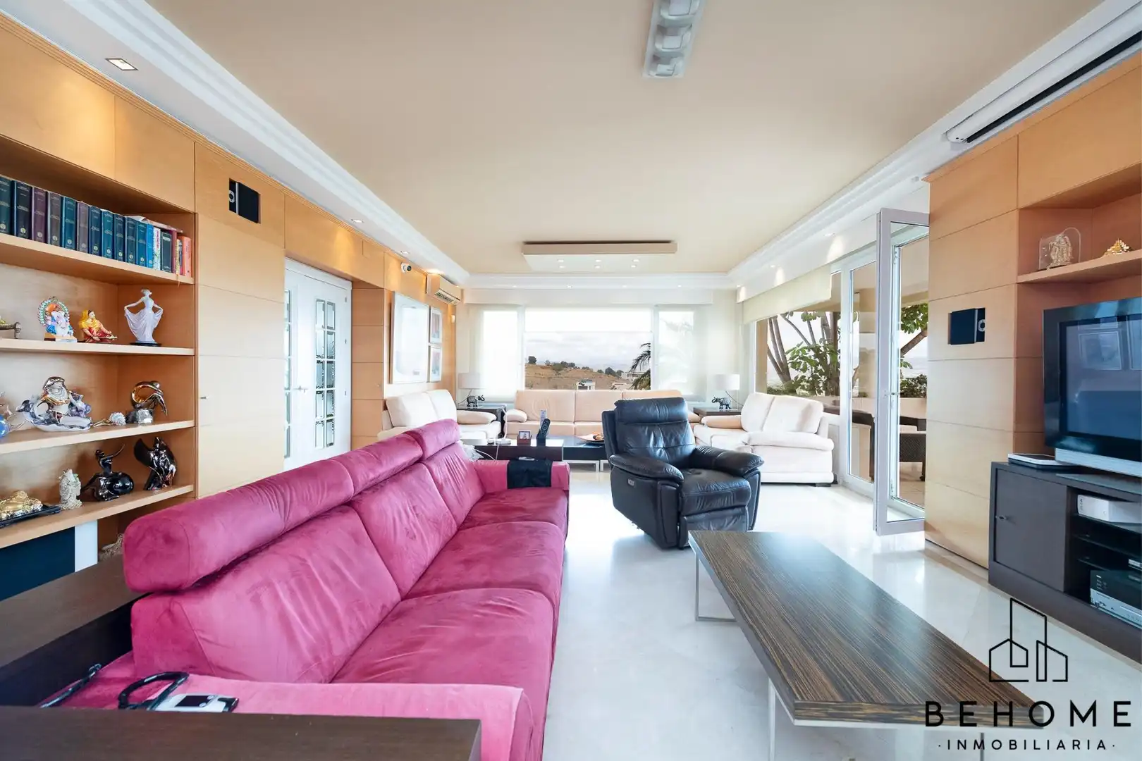 Sala d'estar de Casa o xalet en venda en Alhaurín de la Torre amb Aire condicionat, Jardí privat i Terrassa