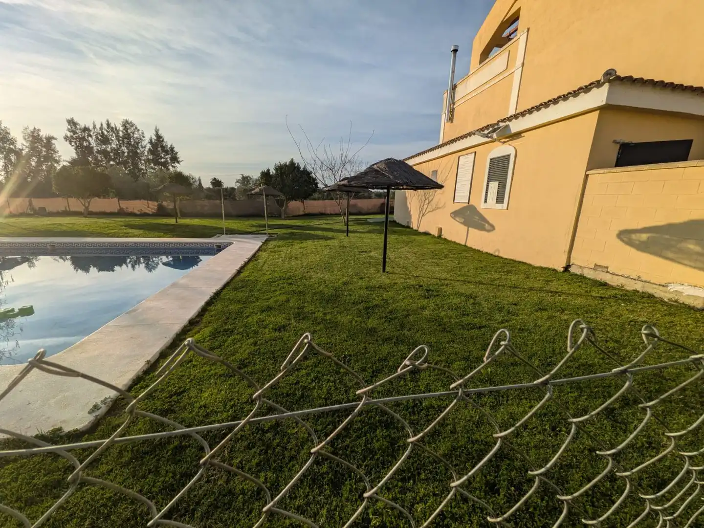 Piscina de Casa adosada en venta en Aznalcázar con Aire acondicionado y Terraza