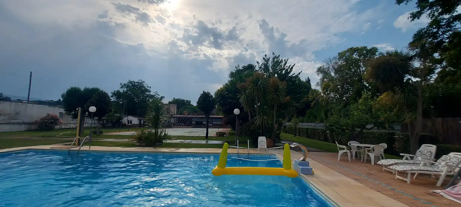 Piscina de Casa o chalet en venta en Albelda de Iregua con Aire acondicionado, Calefacción y Jardín privado