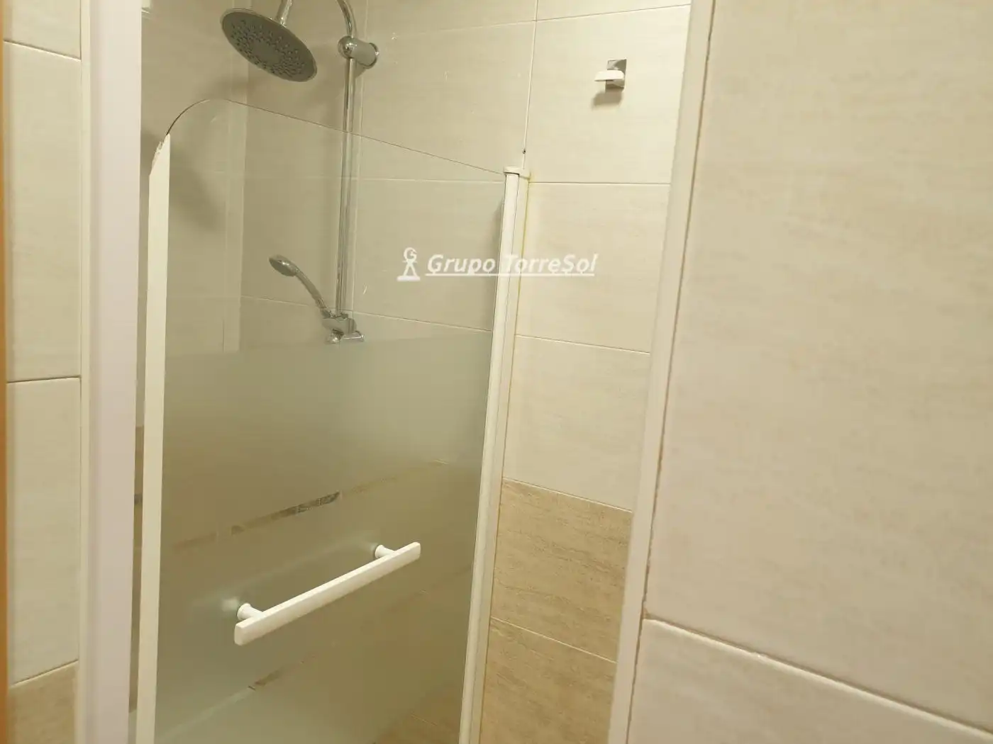 Bany de Casa adosada en venda en Roda de Berà amb Calefacció, Terrassa i Piscina
