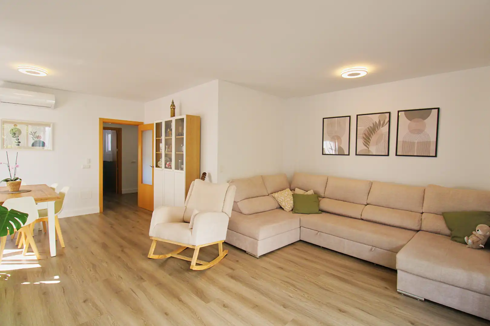 Sala de estar de Casa adosada en venta en Alhaurín de la Torre con Aire acondicionado, Jardín privado y Terraza