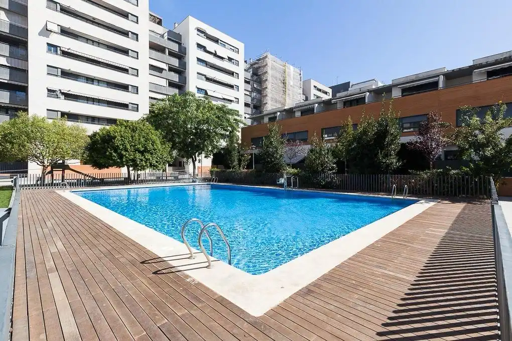 Piscina de Pis de lloguer en Valencia amb Aire condicionat, Parquet i Terrassa