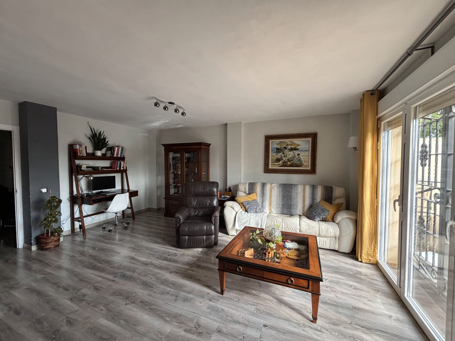 Sala d'estar de Casa o xalet en venda en Rivas-Vaciamadrid amb Aire condicionat, Calefacció i Jardí privat
