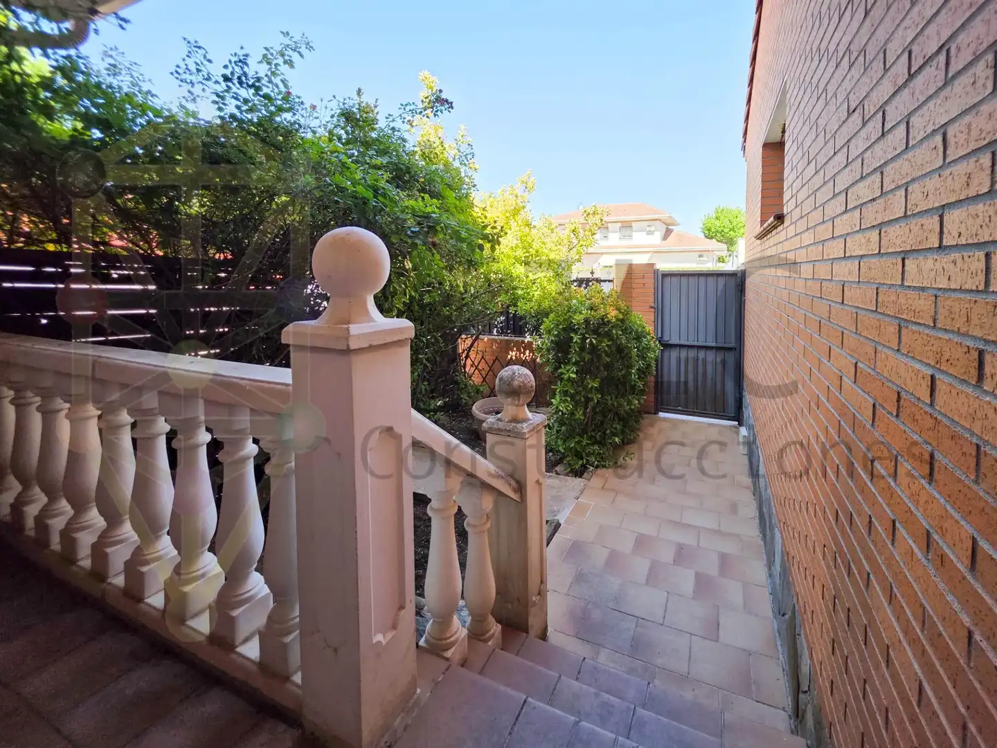 Jardín de Casa adosada en venta en El Casar con Calefacción y Piscina comunitaria