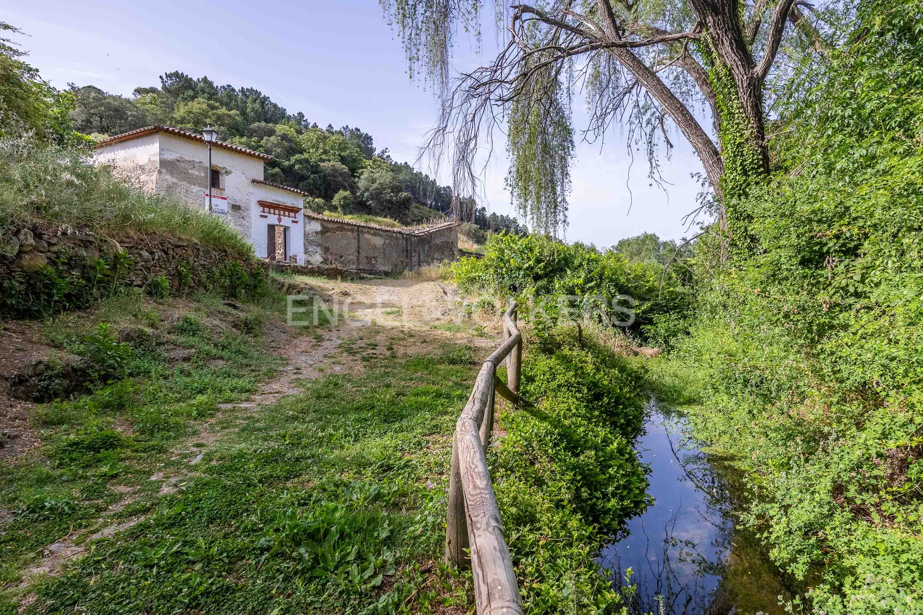 Außenansicht von Country house zum verkauf in Almonaster la Real mit Klimaanlage und Heizung