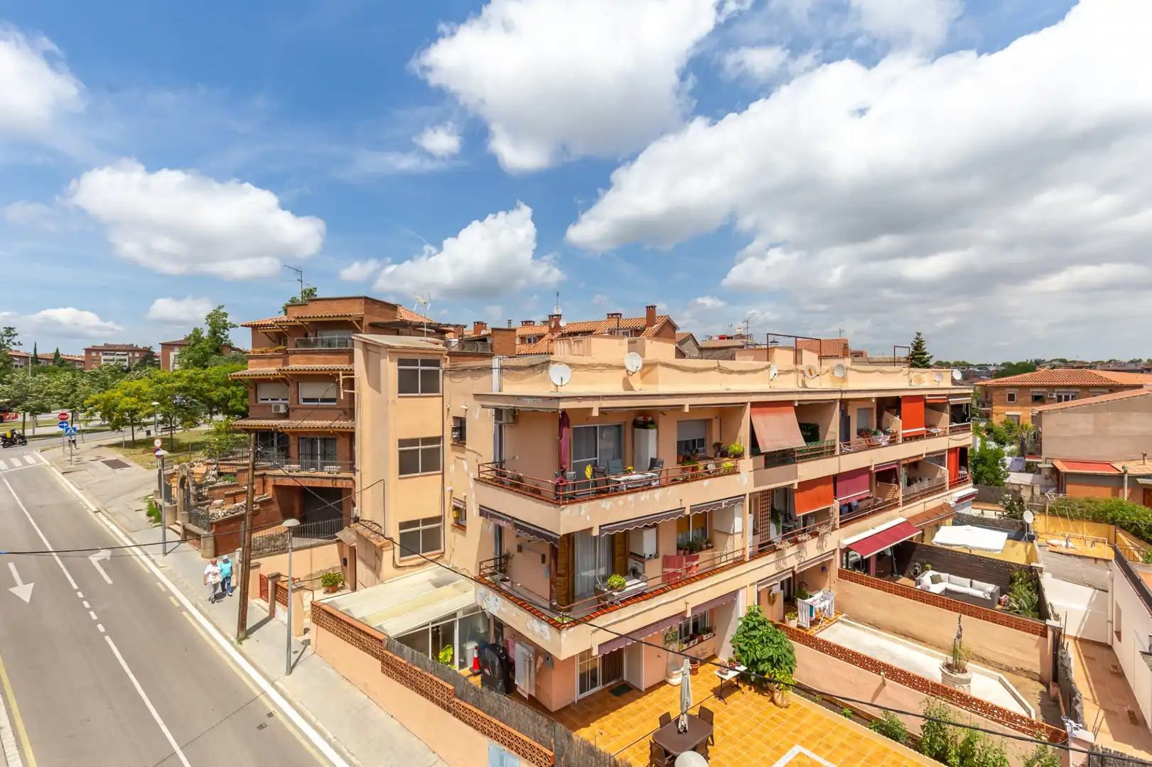 Vista exterior de Àtic en venda en Sant Cugat del Vallès amb Balcó