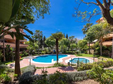 Pis amb piscina en venda a Arrabal la Caridad