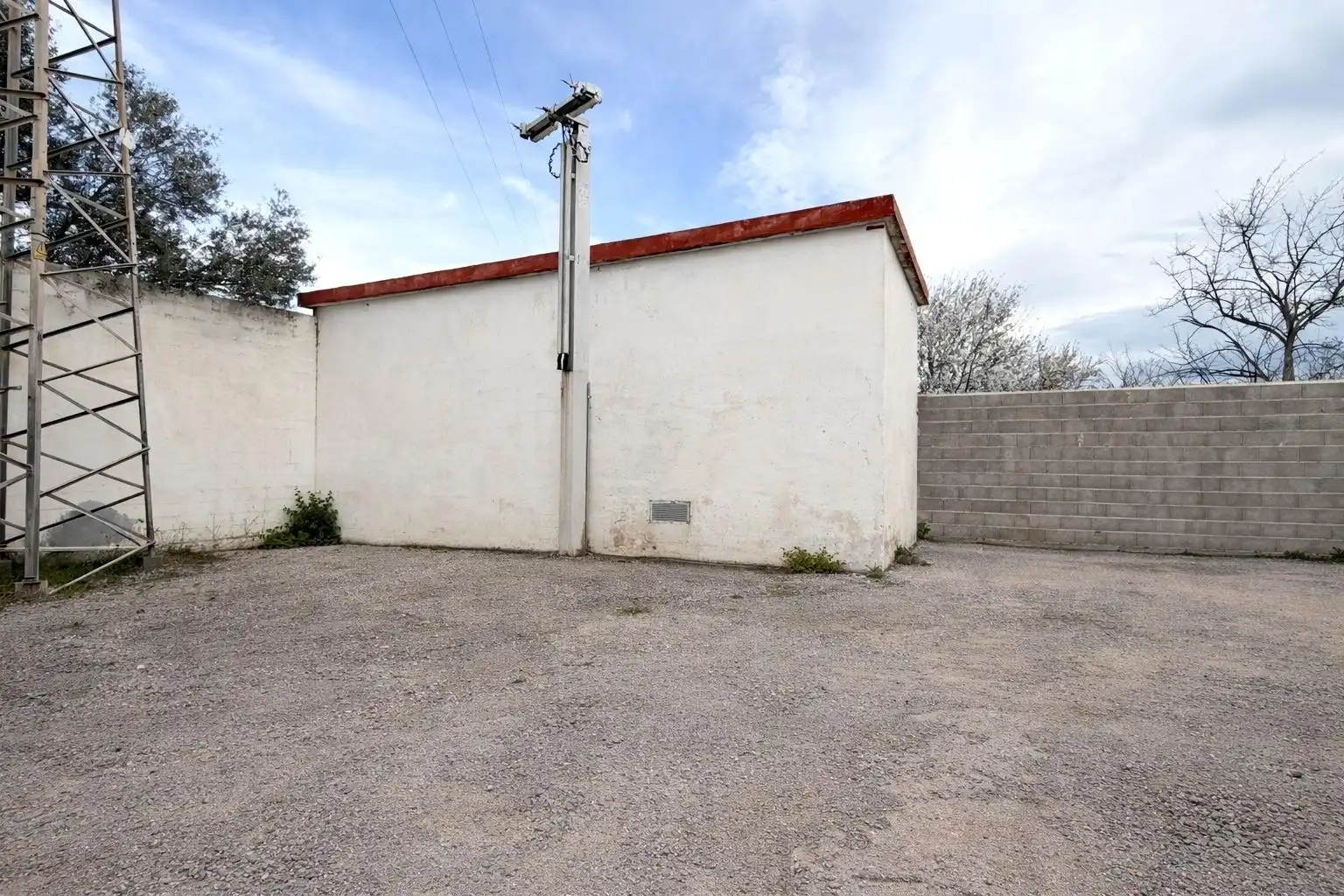 Außenansicht von Fabrikhallen zum Verkauf in Sagunto / Sagunt