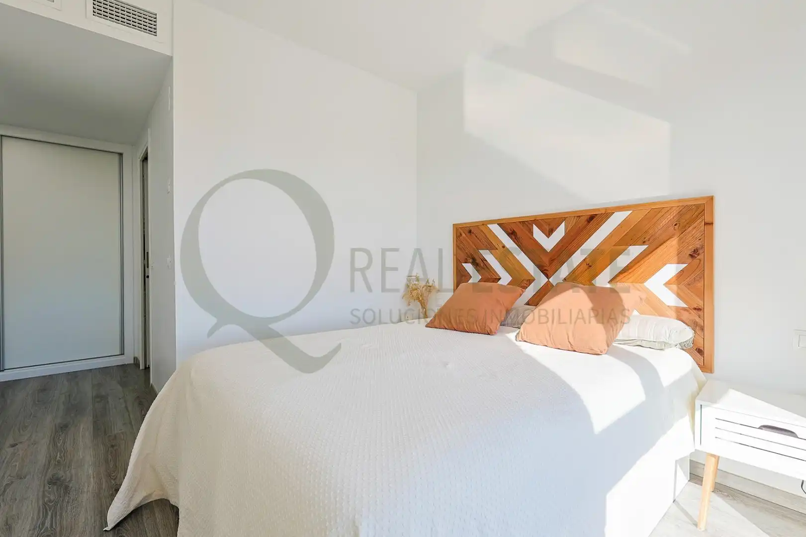 Habitación de Piso en venta en Alicante / Alacant con Jardín privado, Terraza y Trastero