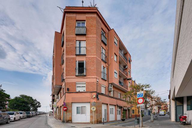 Piso en Venta en Constitució en La Salut