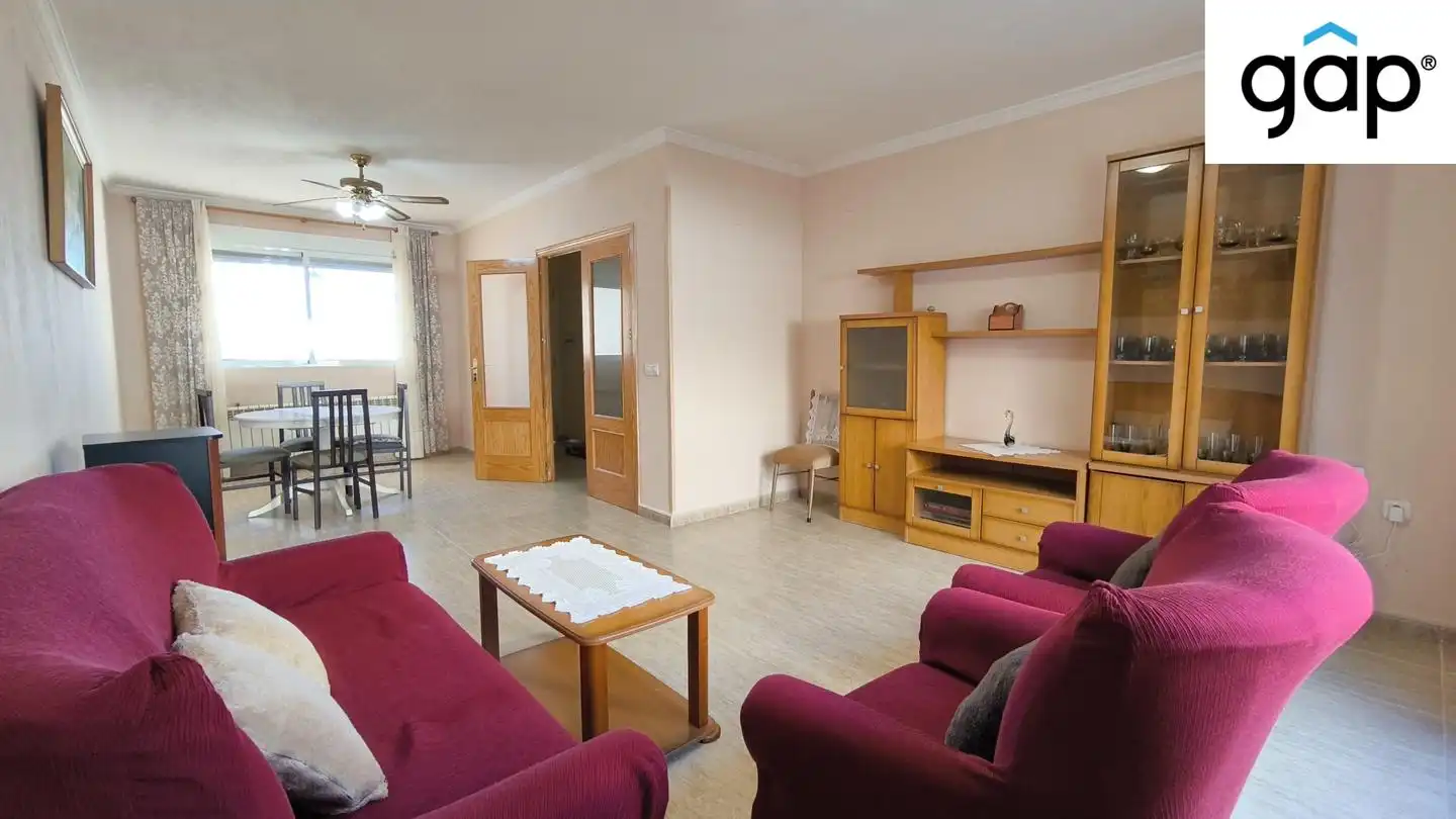 Wohnzimmer von Einfamilien-Reihenhaus zum Verkauf in Horcajo de Santiago mit Heizung, Abstellraum und Möbliert