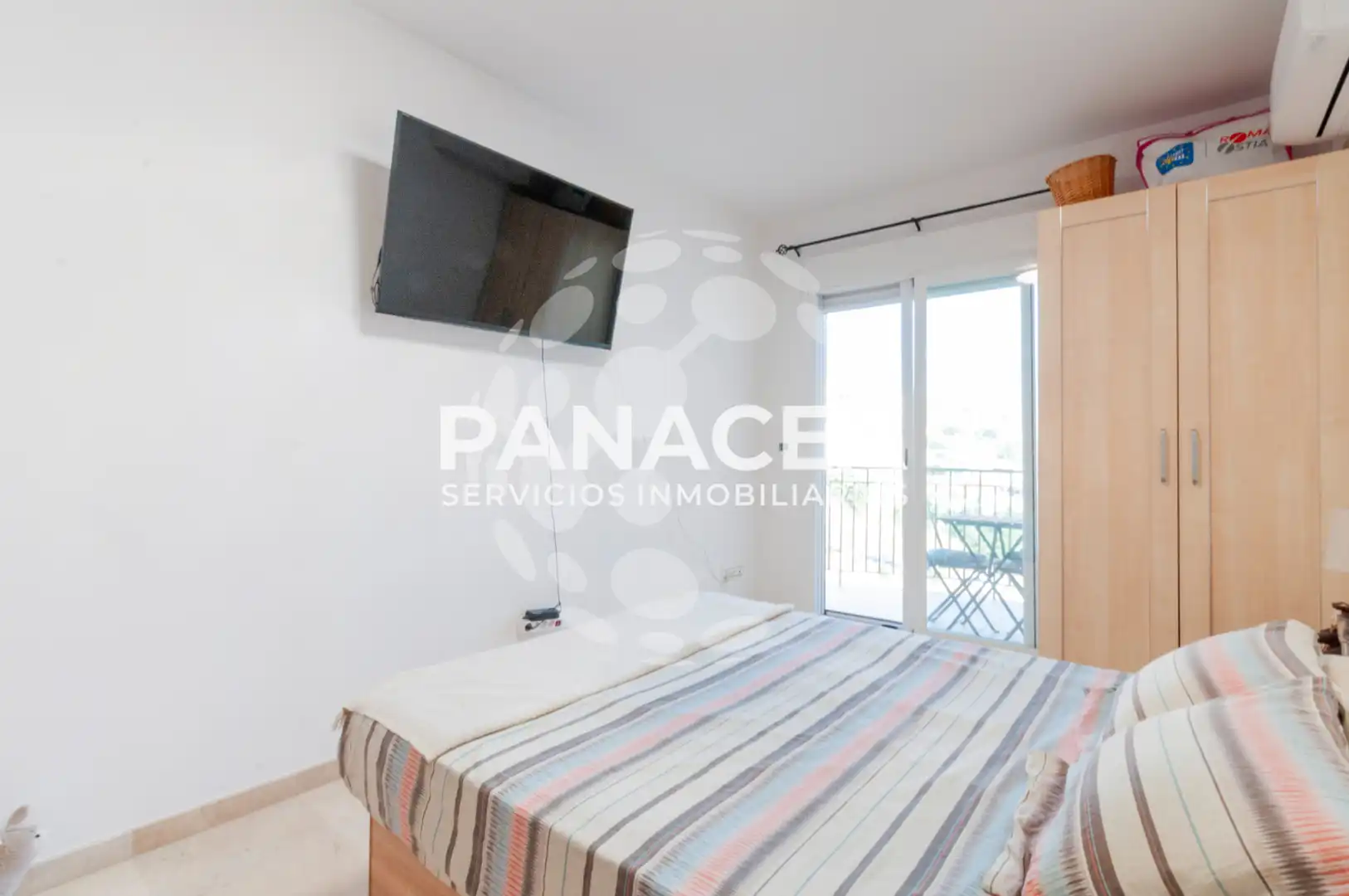 Habitación de Casa adosada en venta en Albuñol con Jardín privado, Terraza y Amueblado