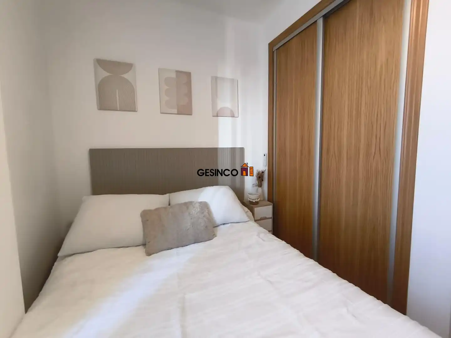 Habitación de Apartamento de alquiler en Bellreguard con Aire acondicionado, Calefacción y Jardín privado