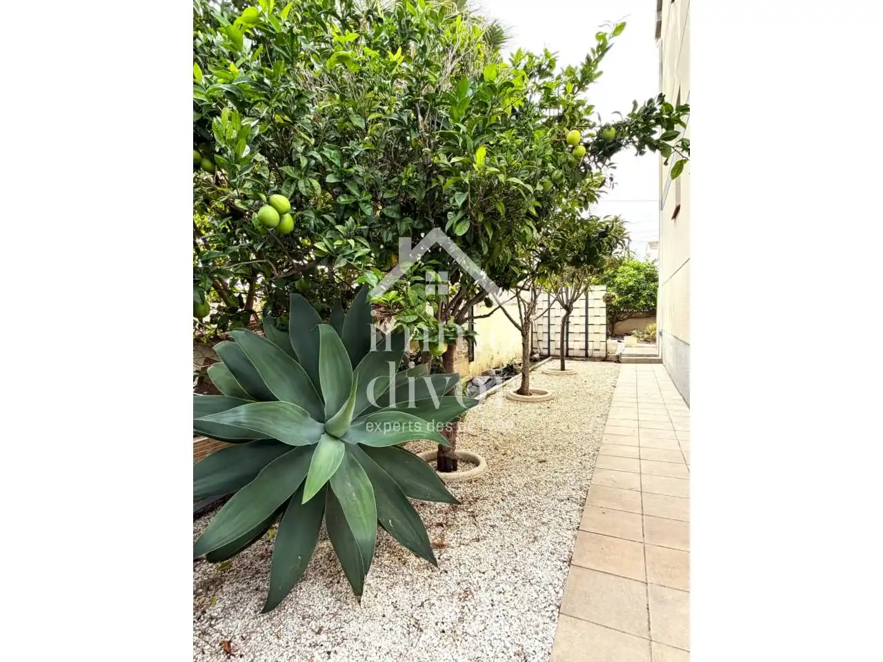 Casa aparellada amb jardí en venda a Calle Barcelona, imagen 33