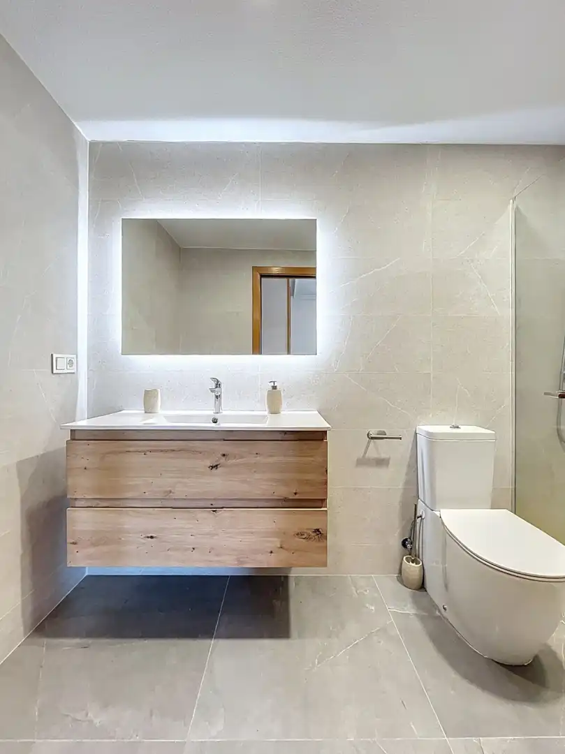 Bathroom of Flat for sale in L'Alfàs del Pi  with Air Conditioner, Heating and Terrace