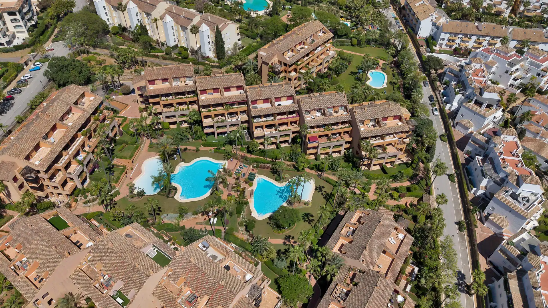 Vista exterior de Apartament en venda en Marbella amb Aire condicionat, Calefacció i Jardí privat