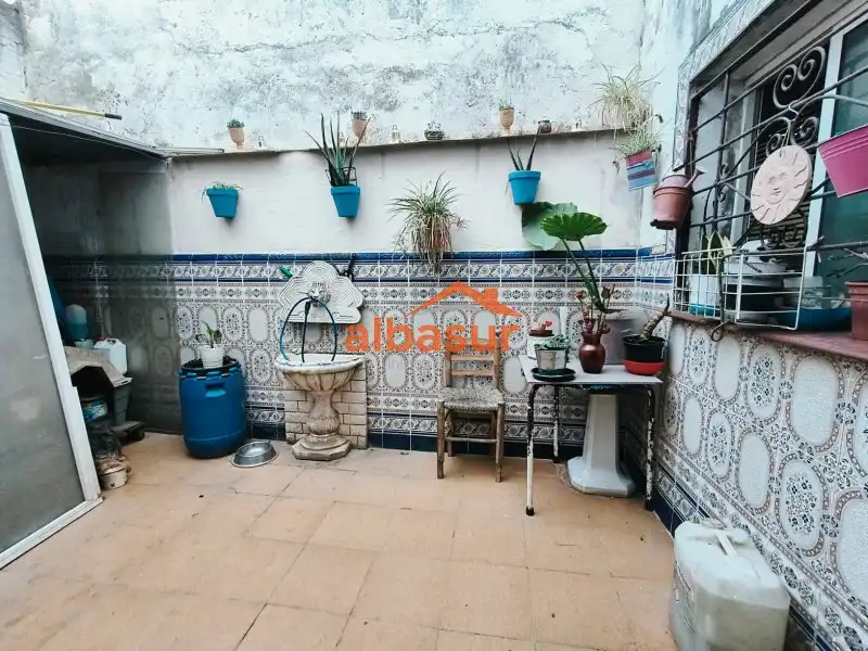 Vista exterior de Casa adosada en venda en Córdoba amb Aire condicionat, Terrassa i Traster