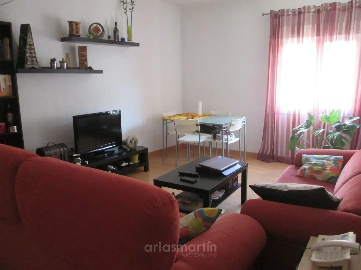 Living room of Flat for rent in Salamanca Capital  with Heating, Parquet flooring and Furnished