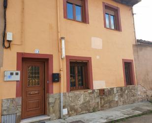 Vista exterior de Casa o xalet en venda en La Robla  amb Aire condicionat i Terrassa