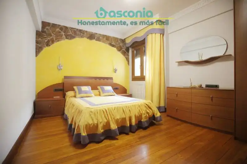 Bedroom of Flat for sale in Basauri   with Heating and Furnished