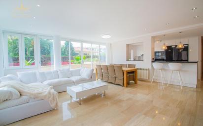 Living room of Flat for sale in L'Alfàs del Pi  with Terrace, Storage room and Swimming Pool