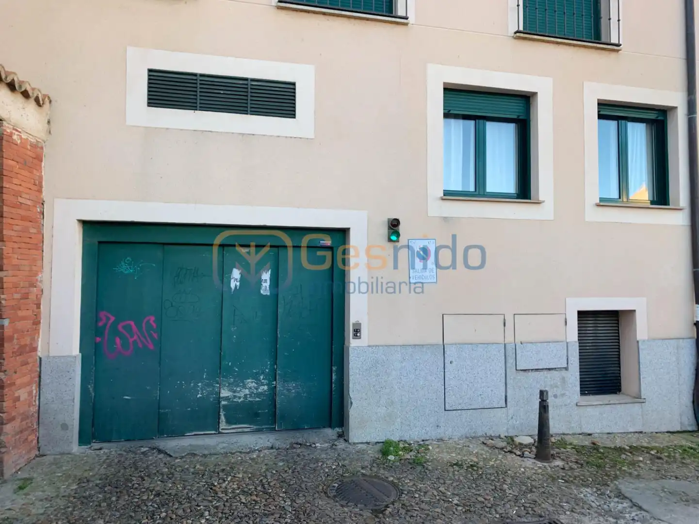 Exterior view of Garage for sale in Segovia