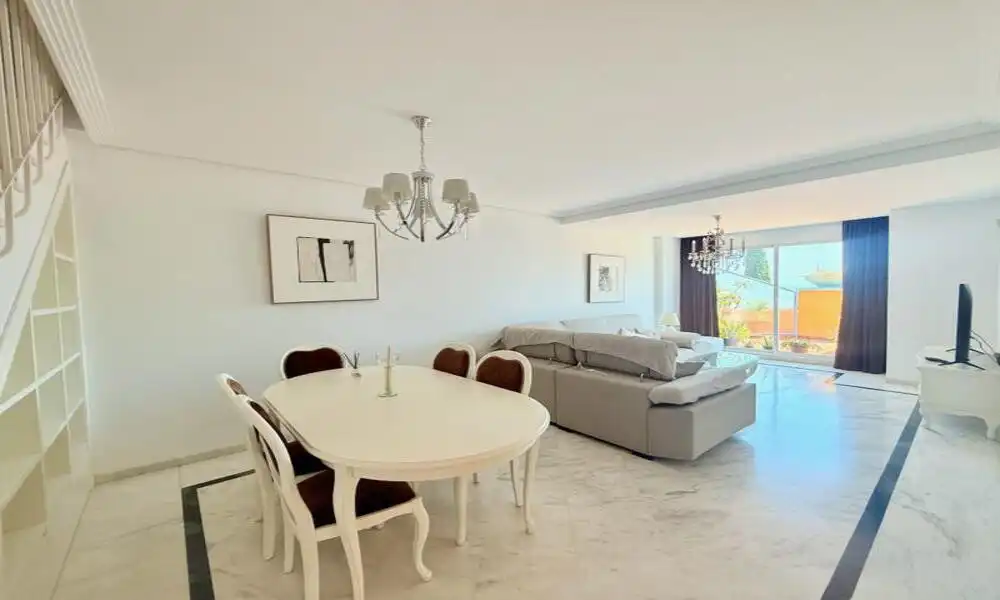 Comedor de Dúplex de alquiler en Marbella con Aire acondicionado, Calefacción y Terraza
