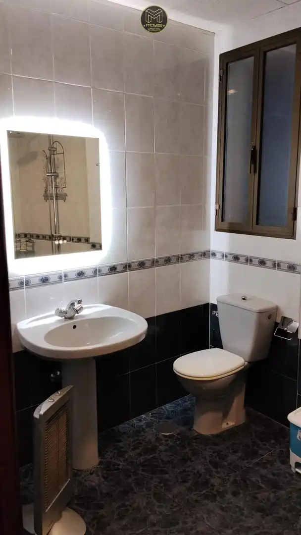 Bany de Pis de lloguer en Jaén amb Aire condicionat